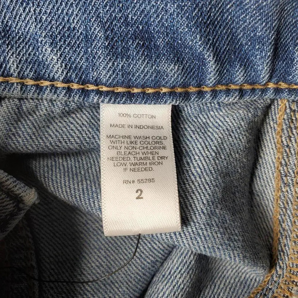 Karlie Kloss EXPRESS Medium Wash Button Up Denim Mini Skirt Size 2 - Picture 9 of 12